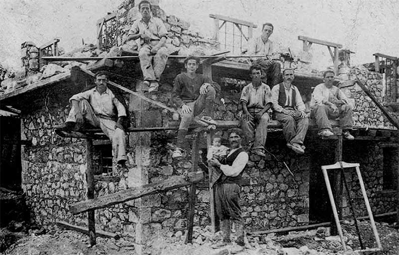Χτίστες – Μαραγκοί